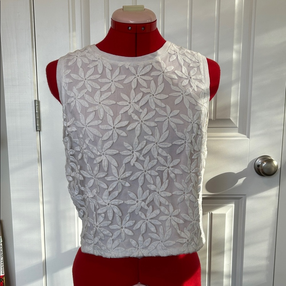 Xhilaration White Floral Sleeveless Blouse